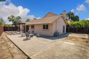 899 Malibu Dr, Concord, CA 94518 - Photo 12