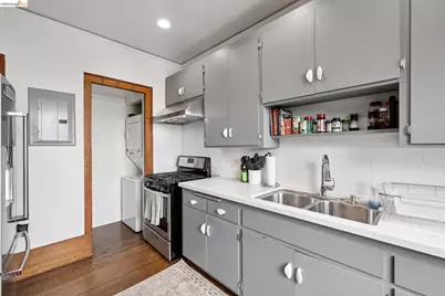 3271 Kempton Ave, Oakland, CA 94611 - Photo 36