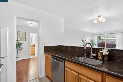 2005 Pleasant Valley Ave #103, Oakland, CA 94611 - Photo 18