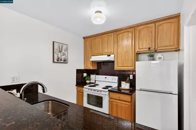 2005 Pleasant Valley Ave #103, Oakland, CA 94611 - Photo 16