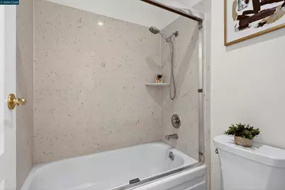 2005 Pleasant Valley Ave #103, Oakland, CA 94611 - Photo 30