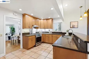 17888 Mayflower Dr, Castro Valley, CA 94546 - Photo 12