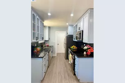 293 Fairway St, Hayward, CA 94544 - Photo 2