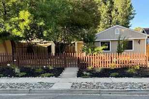 208 Circuit Dr, Roseville, CA 95678 - Photo 1