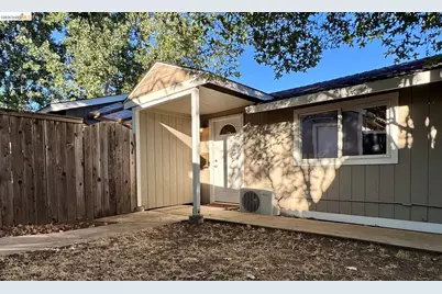 208 Circuit Dr, Roseville, CA 95678 - Photo 2