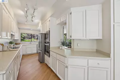 3324 Ptarmigan Dr #1A, Walnut Creek, CA 94595 - Photo 12
