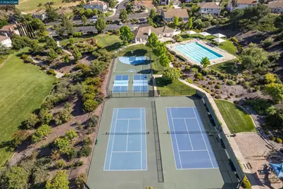 911 Autumn Oak Cir, Concord, CA 94521 - Photo 54