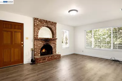 21585 Montgomery St, Hayward, CA 94541 - Photo 2