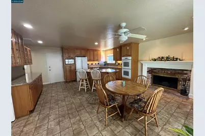 1707 Bishop Dr, Concord, CA 94521 - Photo 8