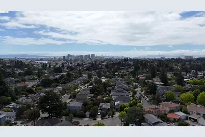 195 Oak Rd, Piedmont, CA 94610 - Photo 10