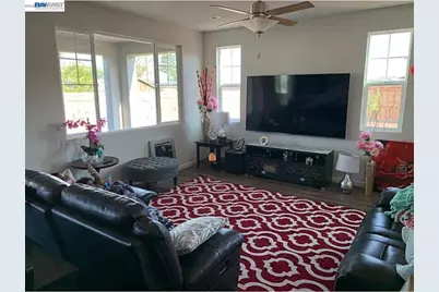 1556 Oliveira Dr, Mountain House, CA 95391 - Photo 2