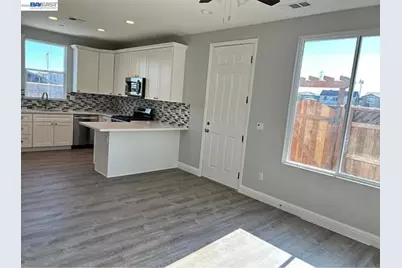 1556 Oliveira Dr, Mountain House, CA 95391 - Photo 12