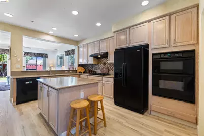 647 Macadamia Ct, Brentwood, CA 94513 - Photo 18