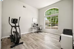 10433 Lone Star Way, Stockton, CA 95209 - Photo 10
