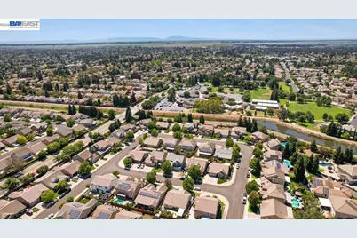 10433 Lone Star Way, Stockton, CA 95209 - Photo 32