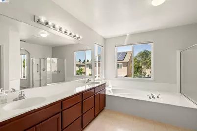 10433 Lone Star Way, Stockton, CA 95209 - Photo 16