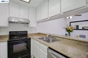165 Aurora Plaza, Union City, CA 94587 - Photo 6