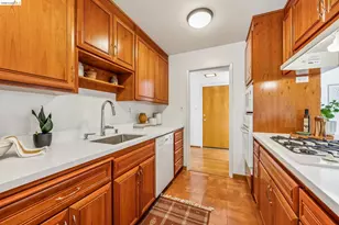 7200 Saroni Dr, Oakland, CA 94611 - Photo 30