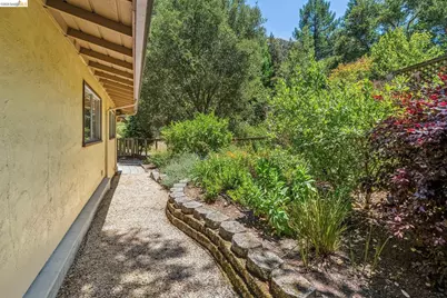 7200 Saroni Dr, Oakland, CA 94611 - Photo 70