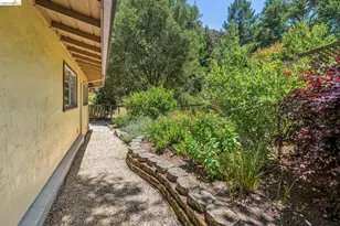 7200 Saroni Dr, Oakland, CA 94611 - Photo 70
