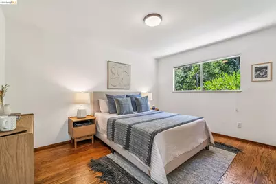 7200 Saroni Dr, Oakland, CA 94611 - Photo 46