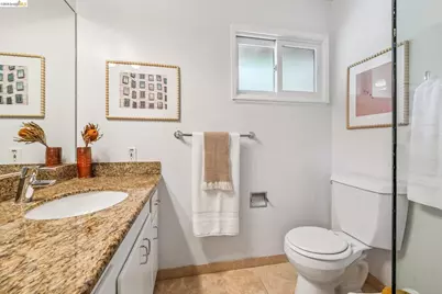 7200 Saroni Dr, Oakland, CA 94611 - Photo 44