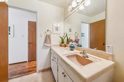 7200 Saroni Dr, Oakland, CA 94611 - Photo 56
