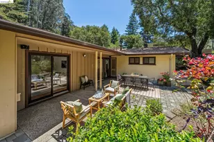 7200 Saroni Dr, Oakland, CA 94611 - Photo 16