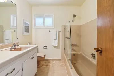 7200 Saroni Dr, Oakland, CA 94611 - Photo 54