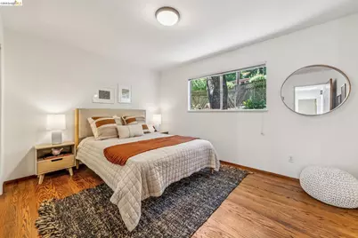 7200 Saroni Dr, Oakland, CA 94611 - Photo 36