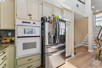 24448 Hampton Dr #B, Santa Clarita, CA 91355 - Photo 16