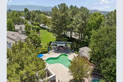 24448 Hampton Dr #B, Santa Clarita, CA 91355 - Photo 6