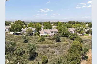 24448 Hampton Dr #B, Santa Clarita, CA 91355 - Photo 4
