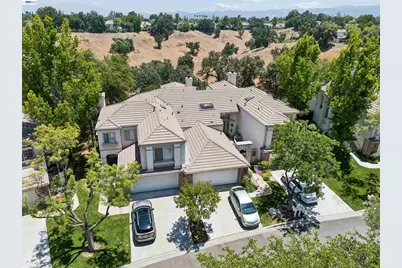 24448 Hampton Dr #B, Santa Clarita, CA 91355 - Photo 2
