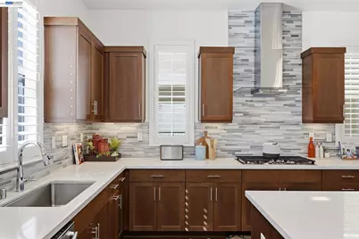 7240 Carneros Ln, Dublin, CA 94568 - Photo 8