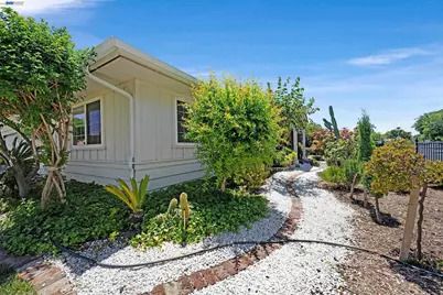 1742 Mendocino Dr, Concord, CA 94521 - Photo 22