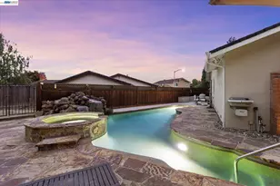 5736 Medallion Ct, Castro Valley, CA 94552 - Photo 2