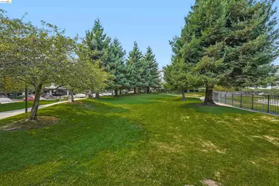 2 Commodore Drive #D273, Emeryville, CA 94608 - Photo 20
