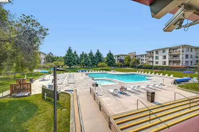 2 Commodore Drive #D273, Emeryville, CA 94608 - Photo 18