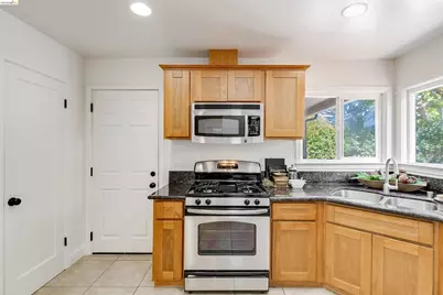 346 Valley View Rd, Pleasant Hill, CA 94523 - Photo 16