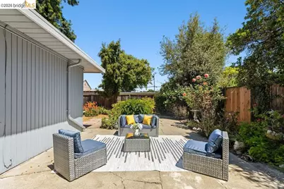 365 Redbud Ln, Hayward, CA 94541 - Photo 26