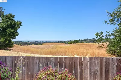 295 Iris Rd, Hercules, CA 94547 - Photo 30