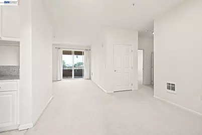 401 Norfolk St #301, San Mateo, CA 94401 - Photo 2