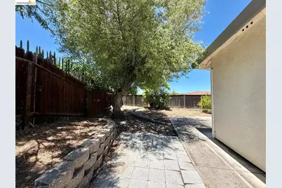 2084 Schell Mountain Way, Antioch, CA 94531 - Photo 32
