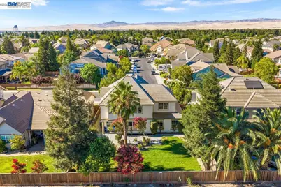 1461 Biarritz St, Tracy, CA 95304 - Photo 2