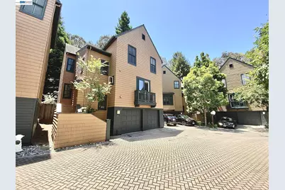 19 Edgewood Pl, Belmont, CA 94002 - Photo 28