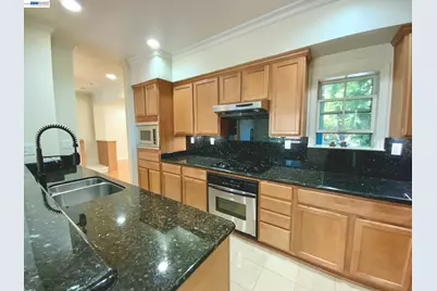 19 Edgewood Pl, Belmont, CA 94002 - Photo 8