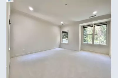 19 Edgewood Pl, Belmont, CA 94002 - Photo 12