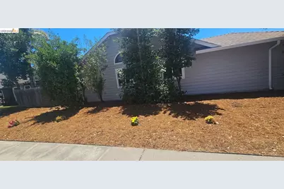 5901 Pine Vista Way, Elk Grove, CA 95758 - Photo 4