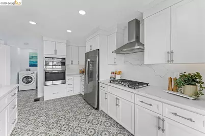 6032 Mauritania Ave, Oakland, CA 94605 - Photo 16